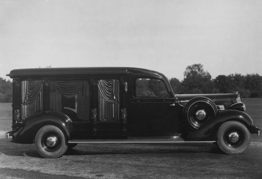  Cunningham-Packard Column Hearse (Style 365 A) 1935 года  (фото 1 из 1)